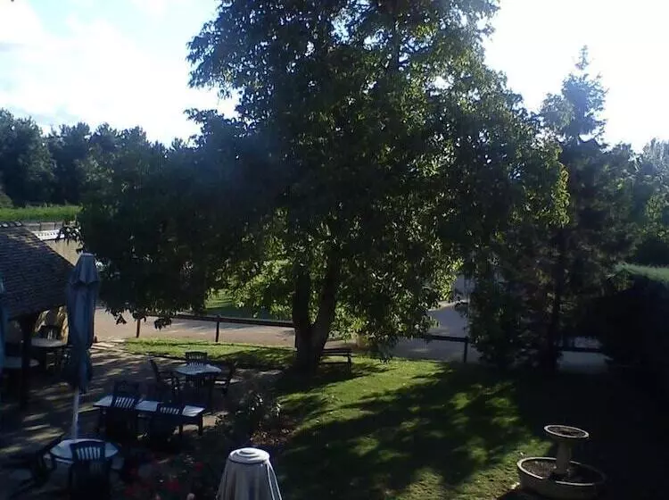 Hotelli Hôtel Restaurant Le Relais De La Sans Fond