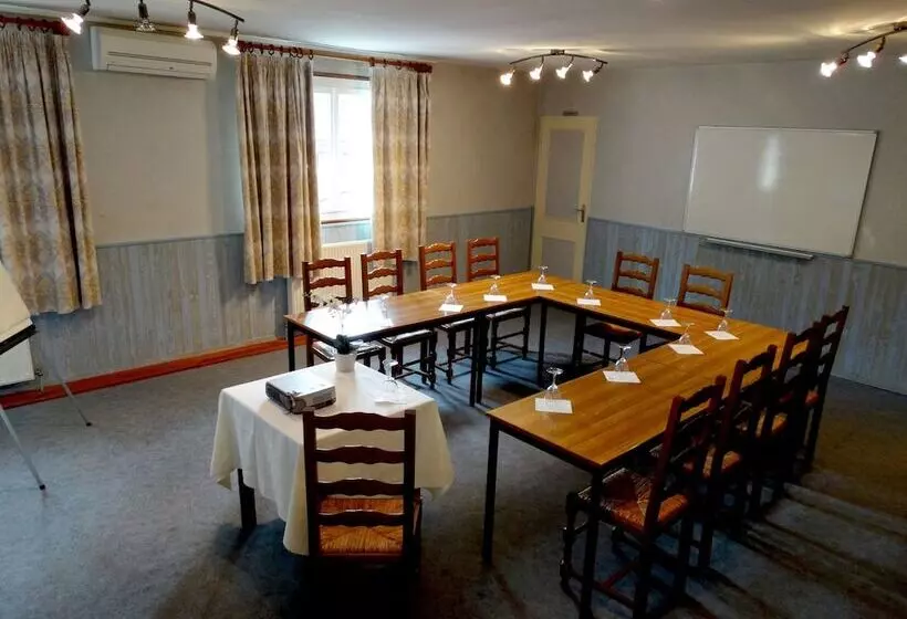 Hotelli Hôtel Restaurant Le Relais De La Sans Fond