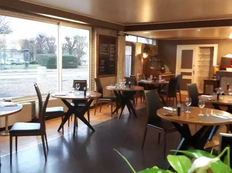 Hotelli Hôtel Restaurant Le Relais De La Sans Fond