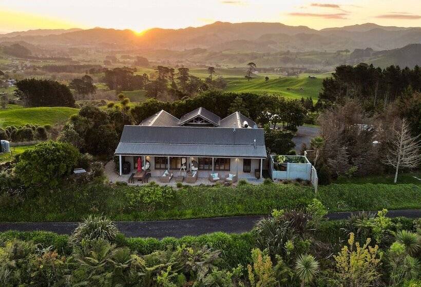 בית מלון כפרי Orokawa Bay Retreat