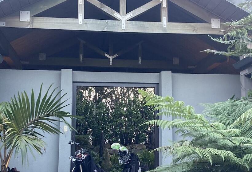 בית מלון כפרי Orokawa Bay Retreat