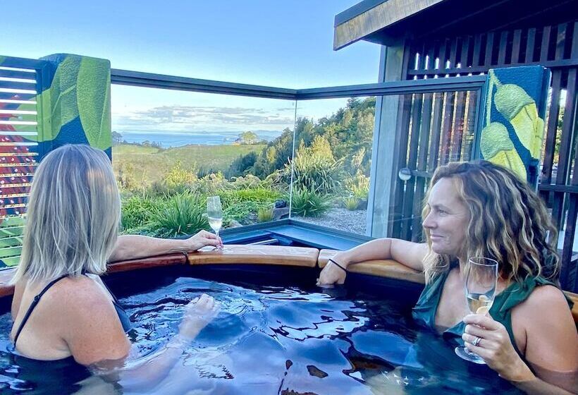 בית מלון כפרי Orokawa Bay Retreat