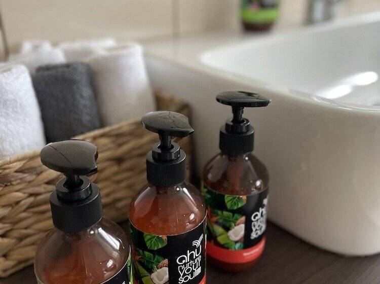 בית מלון כפרי Orokawa Bay Retreat