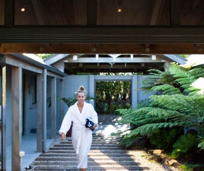 בית מלון כפרי Orokawa Bay Retreat