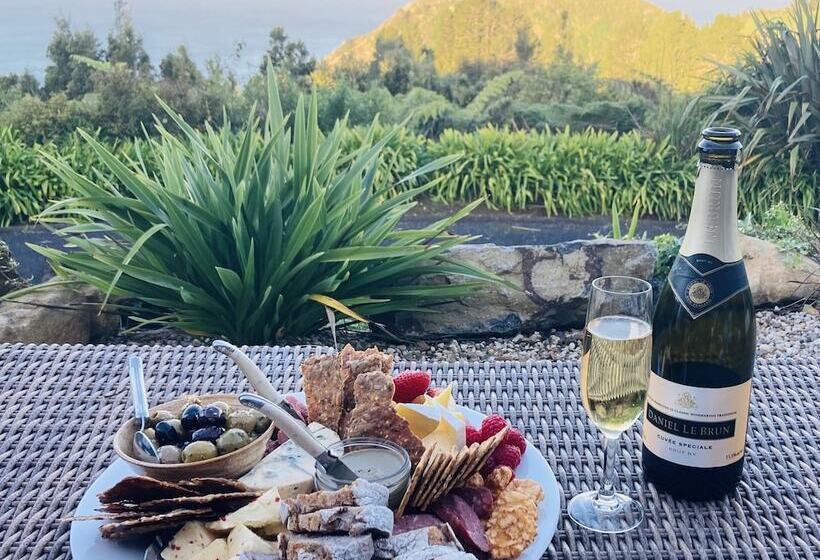 בית מלון כפרי Orokawa Bay Retreat