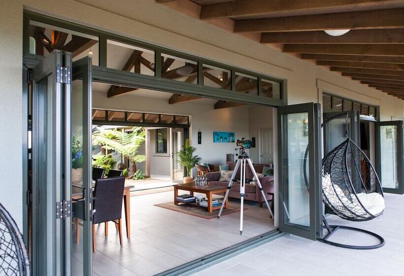 בית מלון כפרי Orokawa Bay Retreat