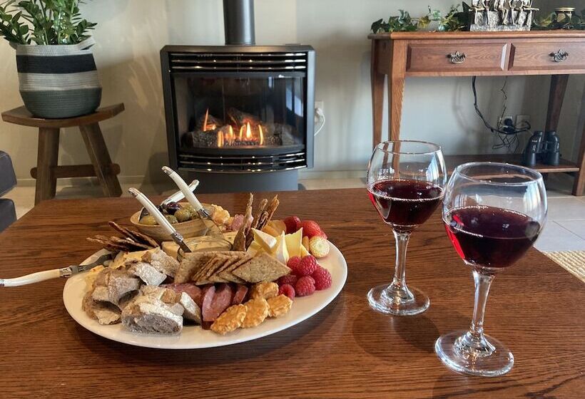 בית מלון כפרי Orokawa Bay Retreat