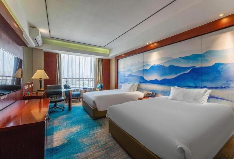 Starway Hotel Nanchang Honggu Middle Avenue Qiushui Square