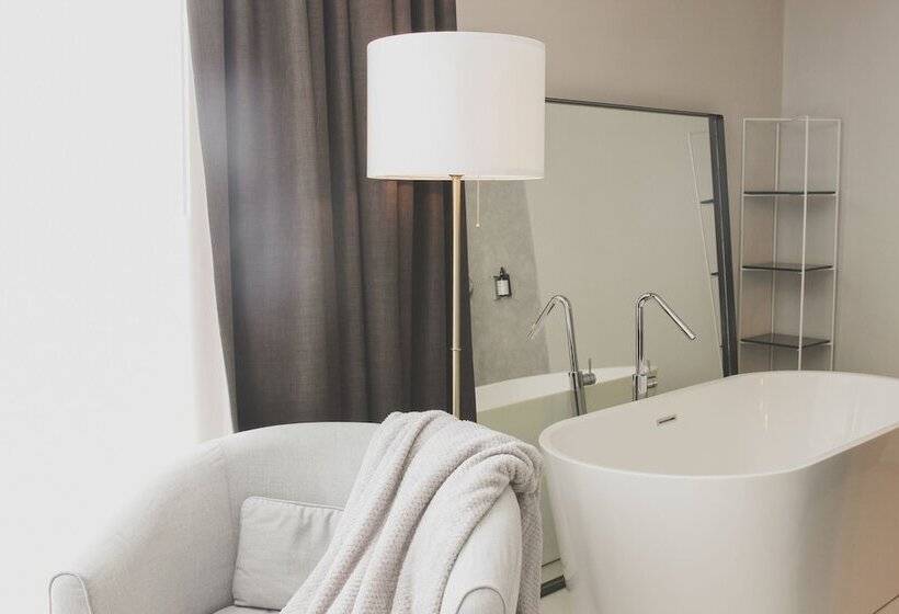 هتل Sundance Dayclub Hua Hin