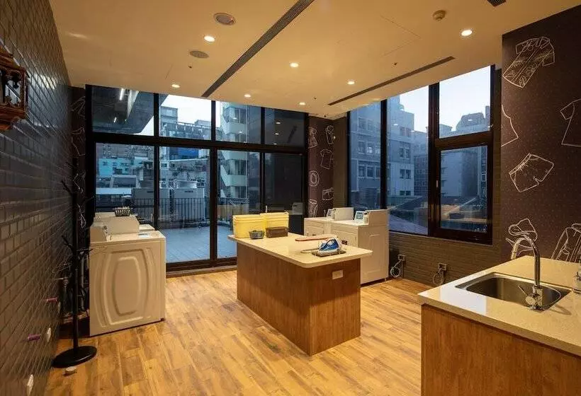 پانسیون Roaders Plus Hotel Taipei Station
