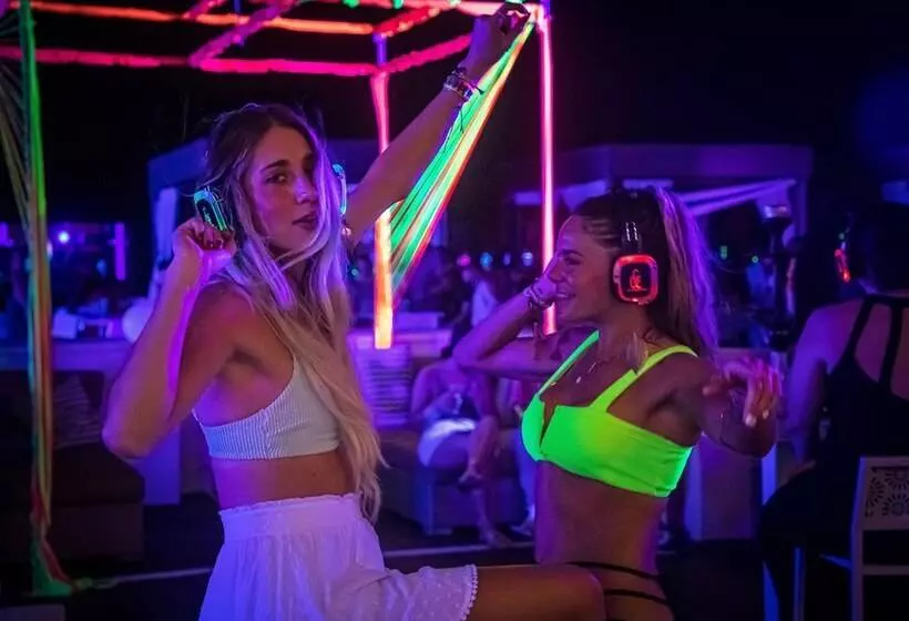 هتل Royalton Chic Antigua, An Autograph Collection All Inclusive Resort   Adults Only