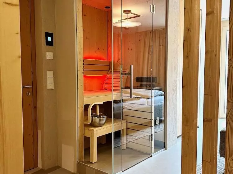 4 Monkeys Apartments