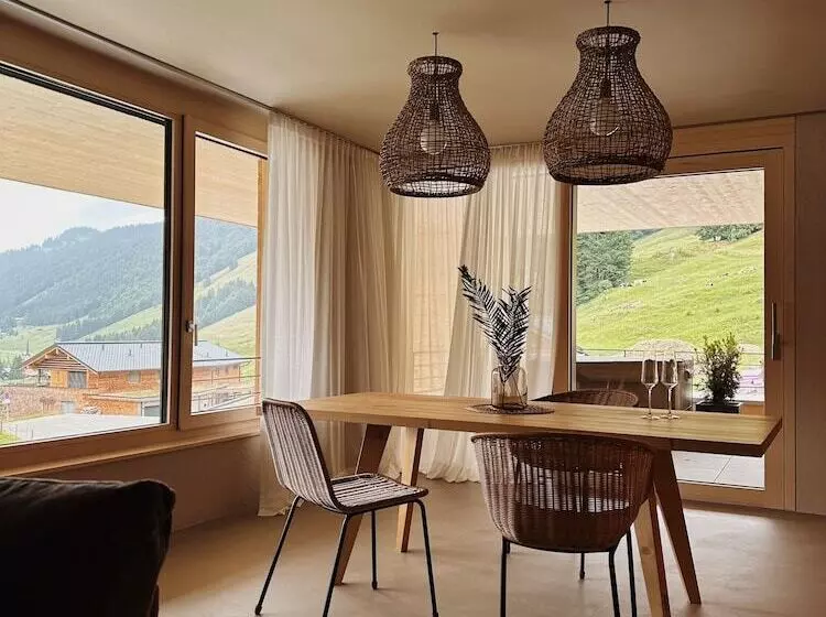 4 Monkeys Apartments