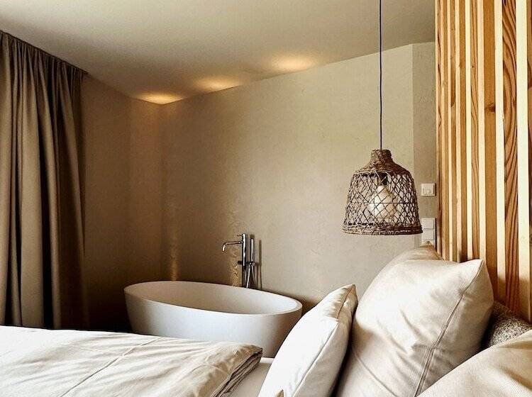 4 Monkeys Apartments