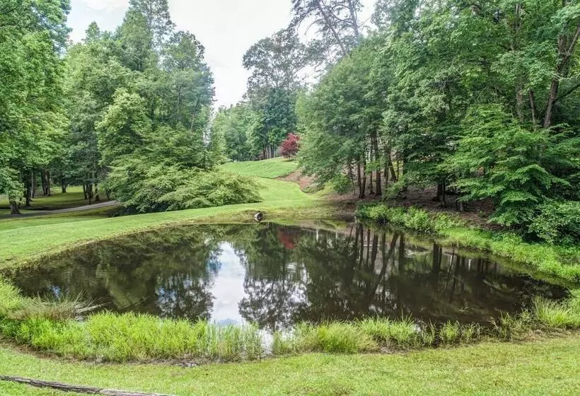 Bear Track Falls Peaceful, Quiet Mtn. Retreat!