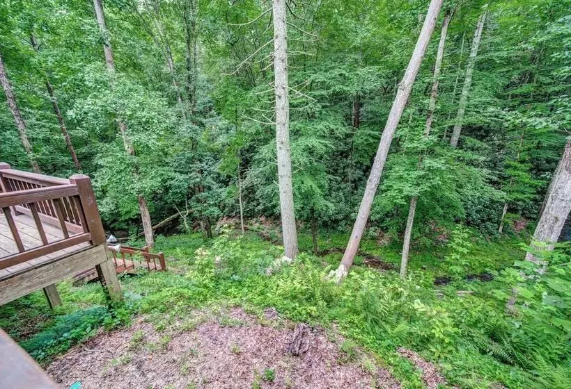 Bear Track Falls Peaceful, Quiet Mtn. Retreat!