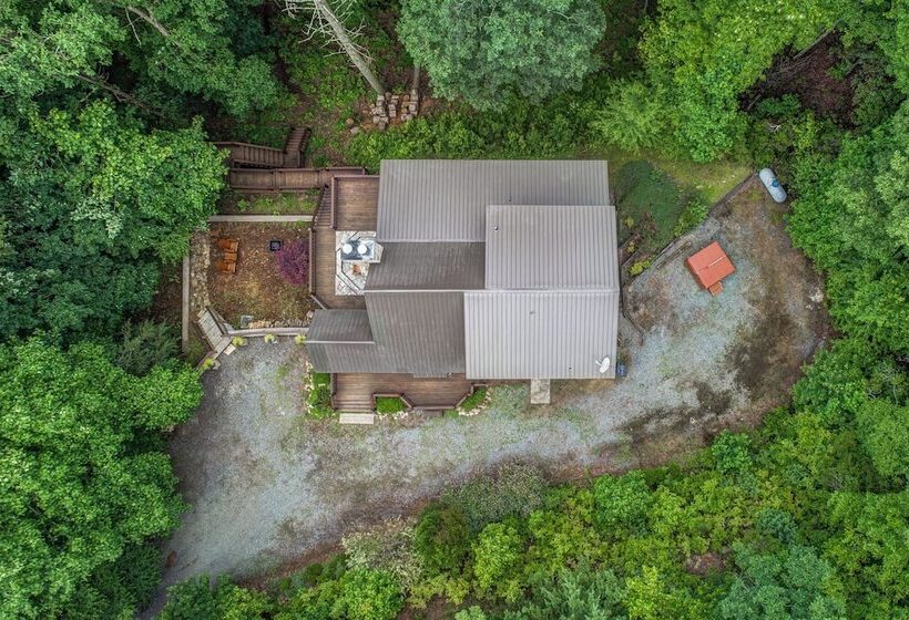 Bear Track Falls Peaceful, Quiet Mtn. Retreat!