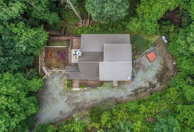 Bear Track Falls Peaceful, Quiet Mtn. Retreat!