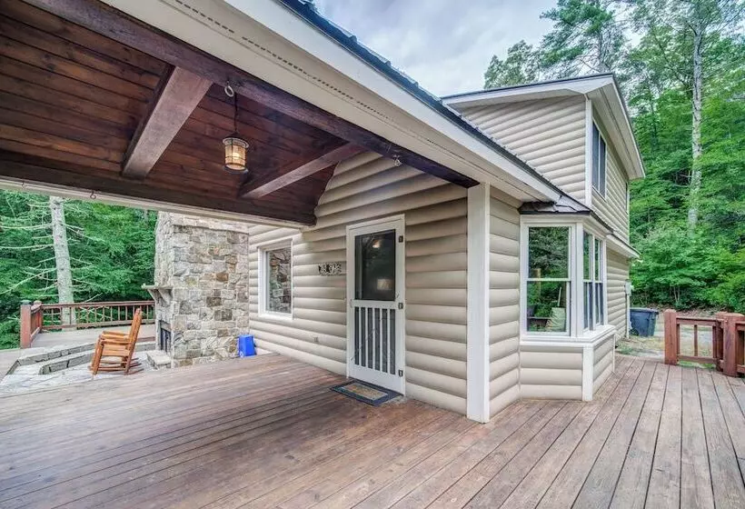 Bear Track Falls Peaceful, Quiet Mtn. Retreat!