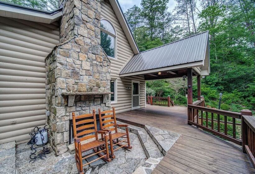 Bear Track Falls Peaceful, Quiet Mtn. Retreat!