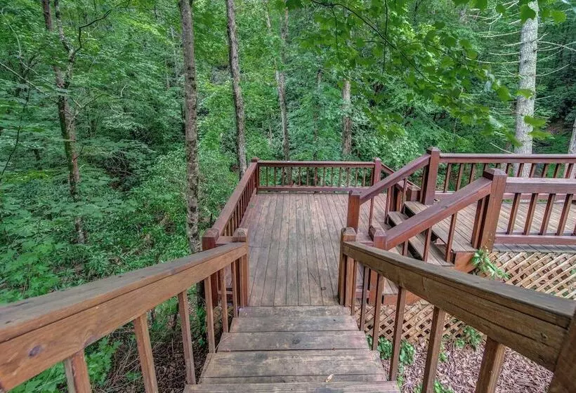 Bear Track Falls Peaceful, Quiet Mtn. Retreat!
