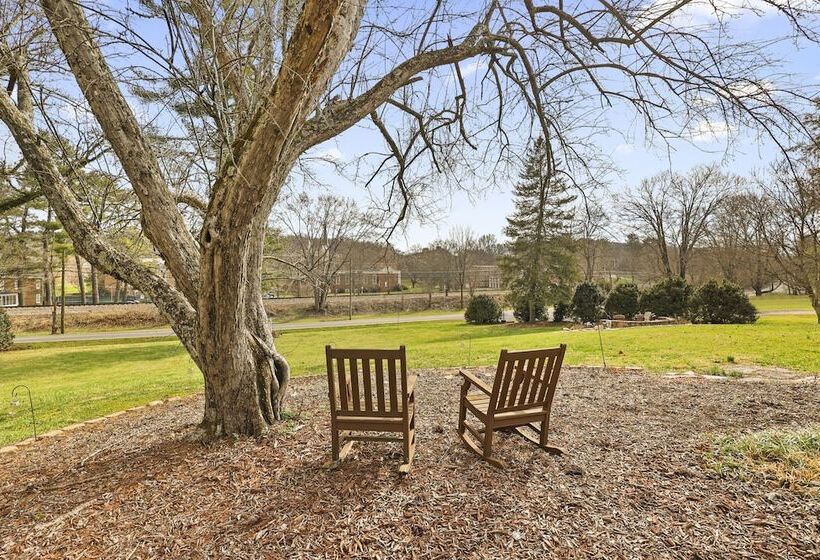 ベッドアンドブレックファースト The Emory House