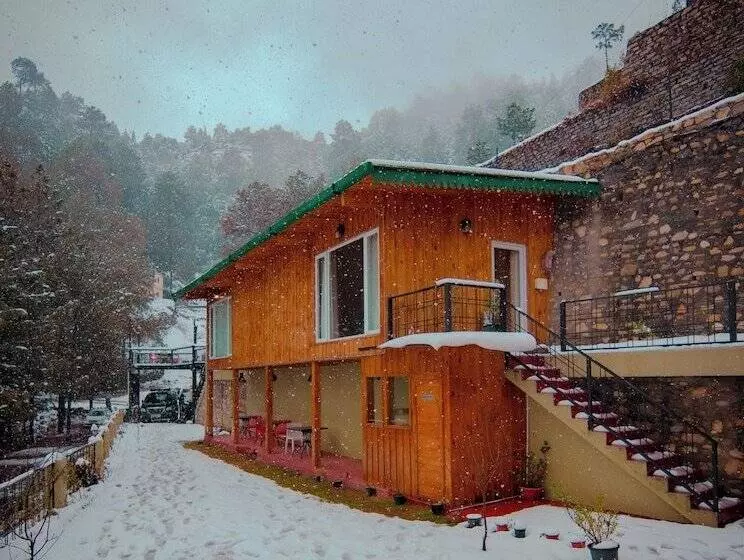 Aamiaismajoitus (B&B) The Himalayan Living Whistling Pines