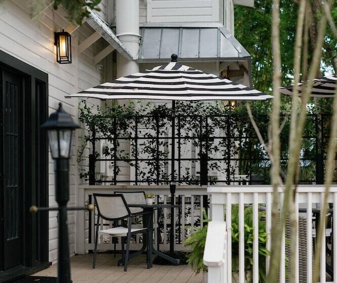 Bed and Breakfast Victoria 1883