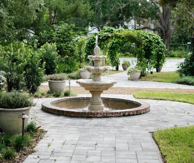 Bed and Breakfast Victoria 1883