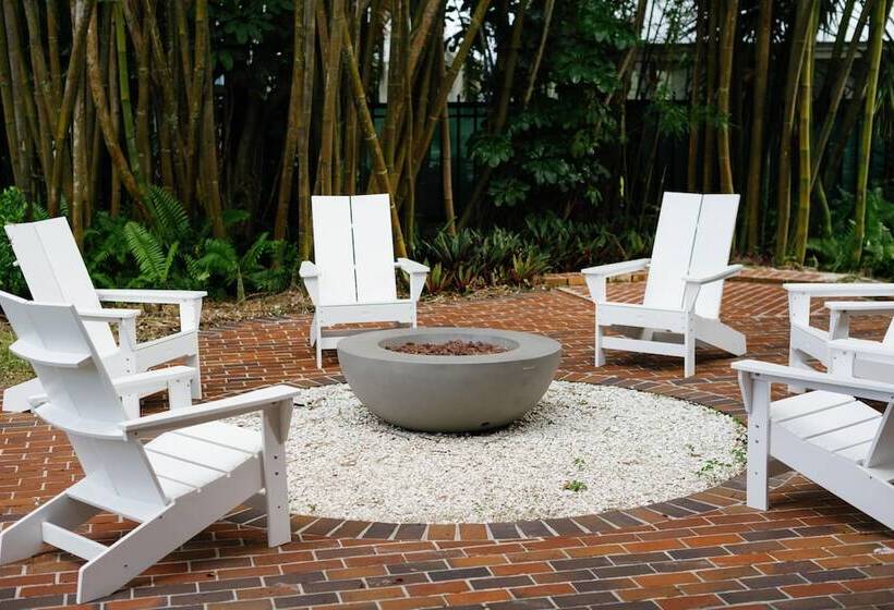 Bed and Breakfast Victoria 1883