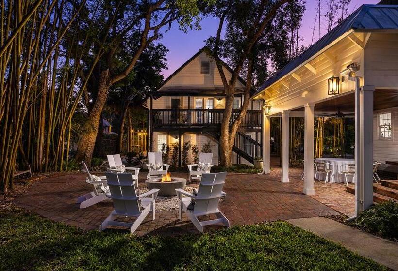 Bed and Breakfast Victoria 1883