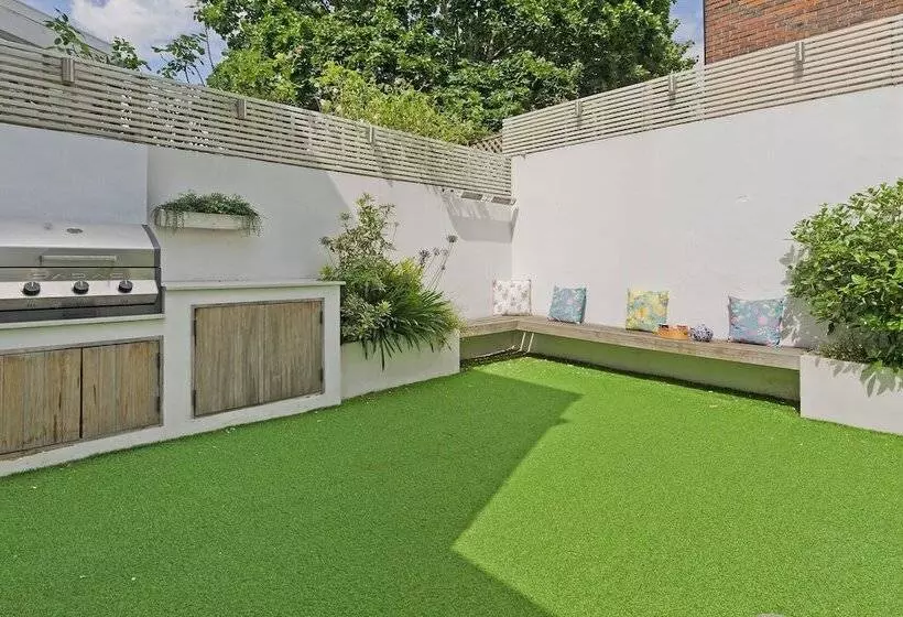 Family Home In Battersea By Underthedoormat