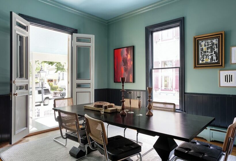 مسافرخانه The Swain House At 21 Broad