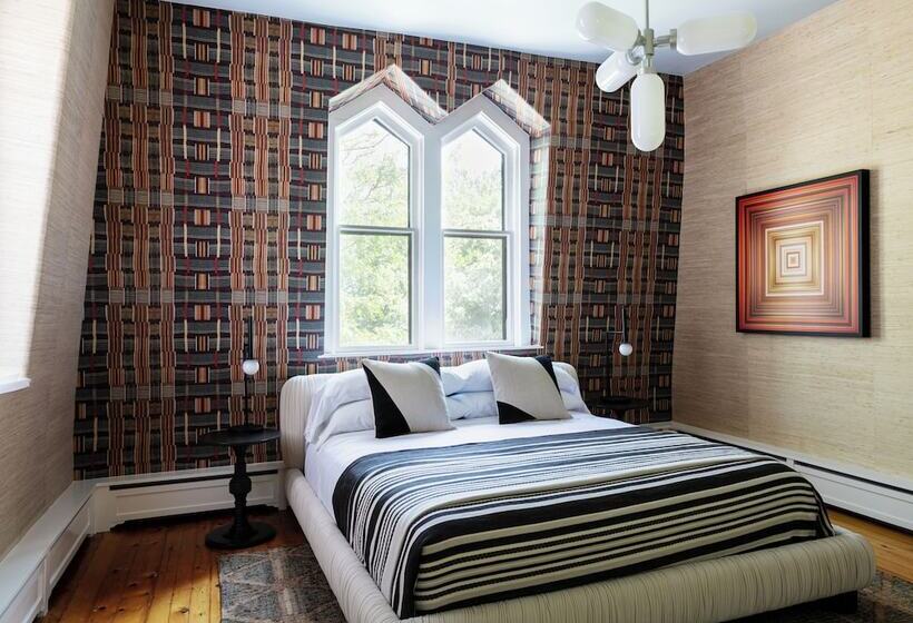 مسافرخانه The Swain House At 21 Broad