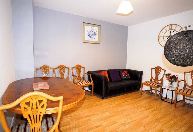 ホテル 5bed Spacious House Free Parking