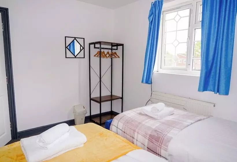Hotelli 5bed Spacious House Free Parking