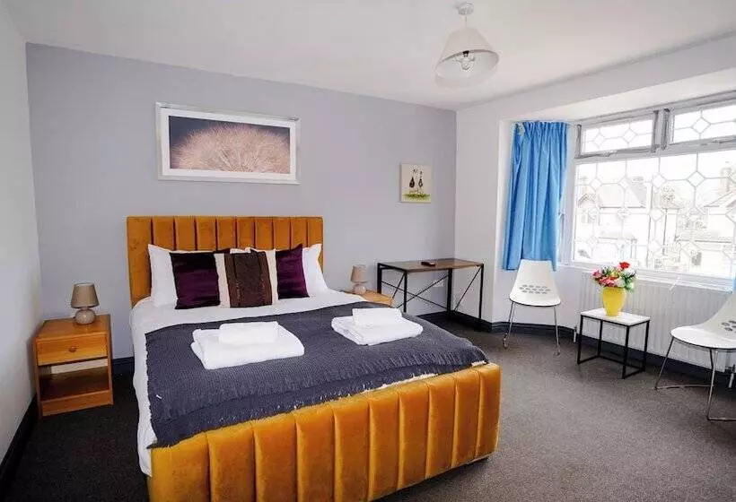 Hotelli 5bed Spacious House Free Parking