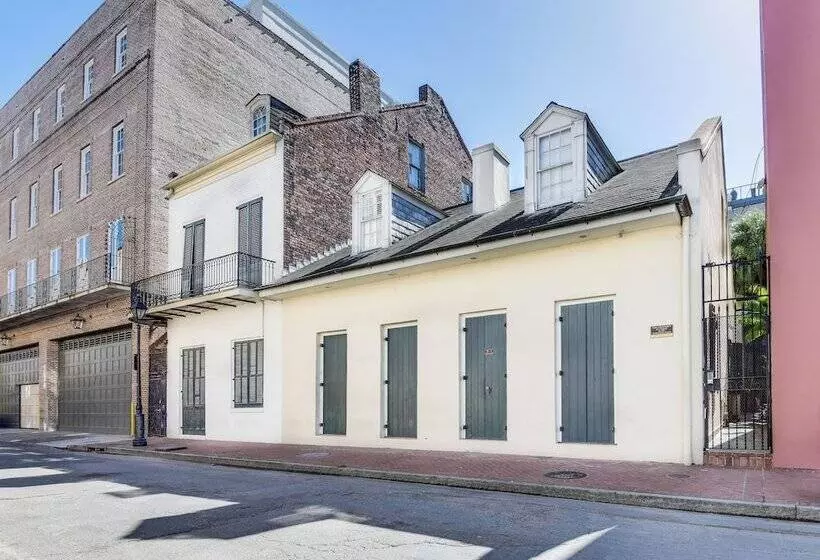 هتل Chateau Orleans