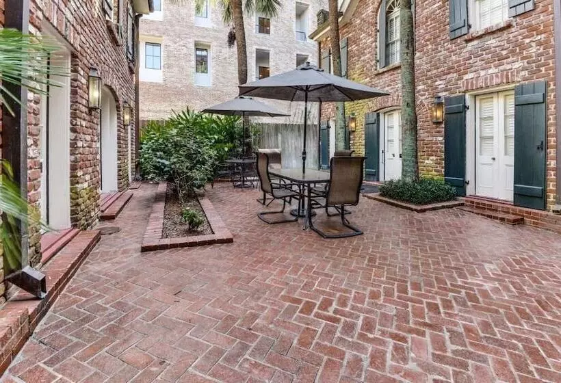 هتل Chateau Orleans