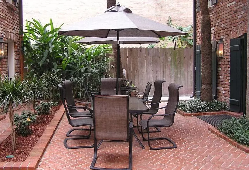 هتل Chateau Orleans