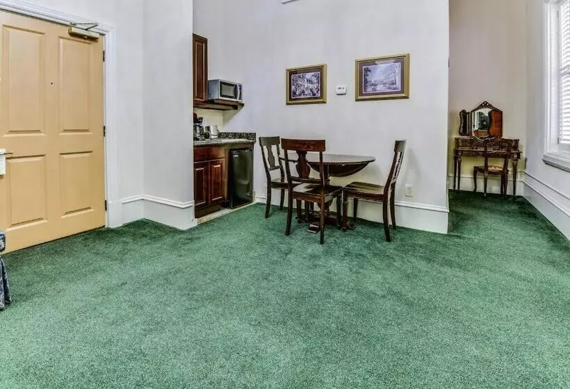 هتل Chateau Orleans