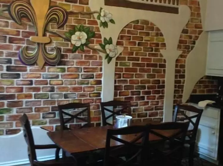 هتل Chateau Orleans