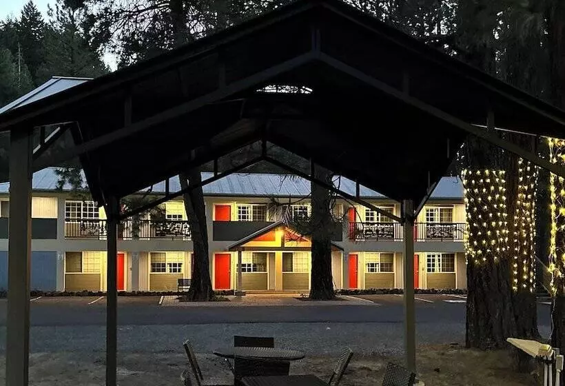 Hotelli Crater Lake Gateway   Hwy 140