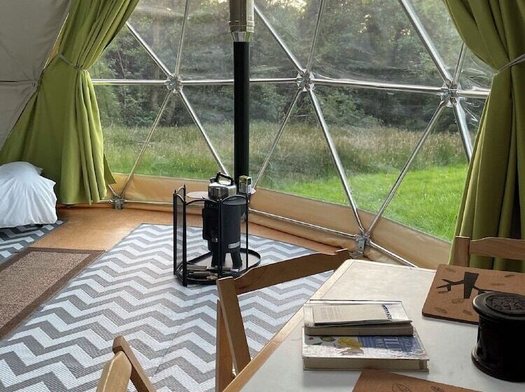 ホテル Frowen Fields