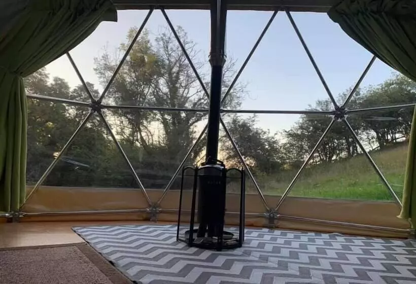 Hotelli Frowen Fields