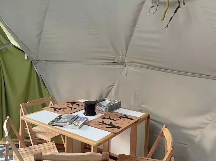 Hotelli Frowen Fields