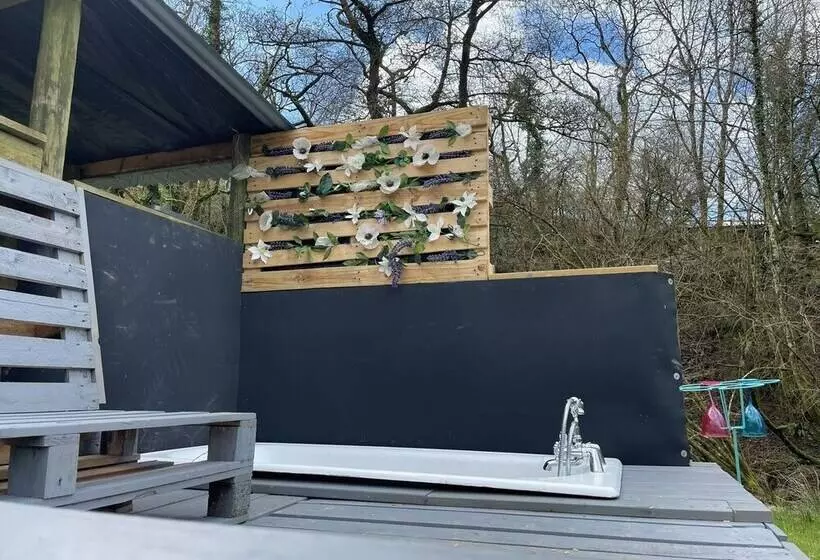 Hotelli Frowen Fields