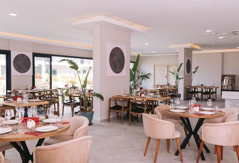 فندق Ramada By Wyndham Cesme