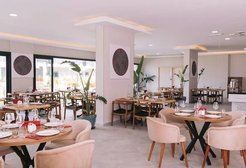 Hotelli Ramada By Wyndham Cesme