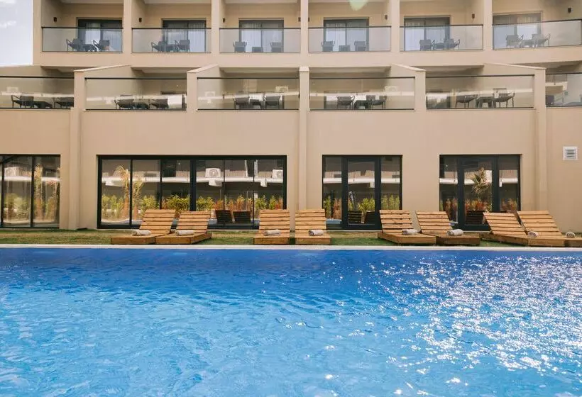 Hotelli Ramada By Wyndham Cesme